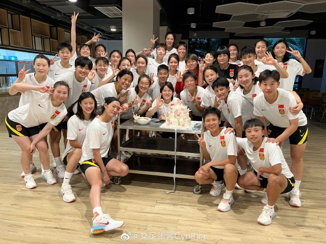 王冬雪忙道：这几块地现在还没有什么太大的发展，价格应该比较便宜，至于交通方面，因为周边一直没怎么开发，所以高速公路暂时在这里还没有设出入口，不过我们可以跟市里以及交通部门沟通一下，尽量争取他们为我们在这里新建一个高速公路的出入口，如果不行，我们来花钱捐建一个也是可以的，这个是在原有的高速公路基础上进行一点小改造，花不了太多钱。